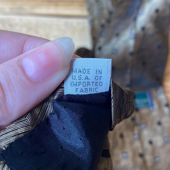 Embassy Row Neckware Mens Tie Grey/Gold geometric pattern 100% silk - Picture 2 of 5